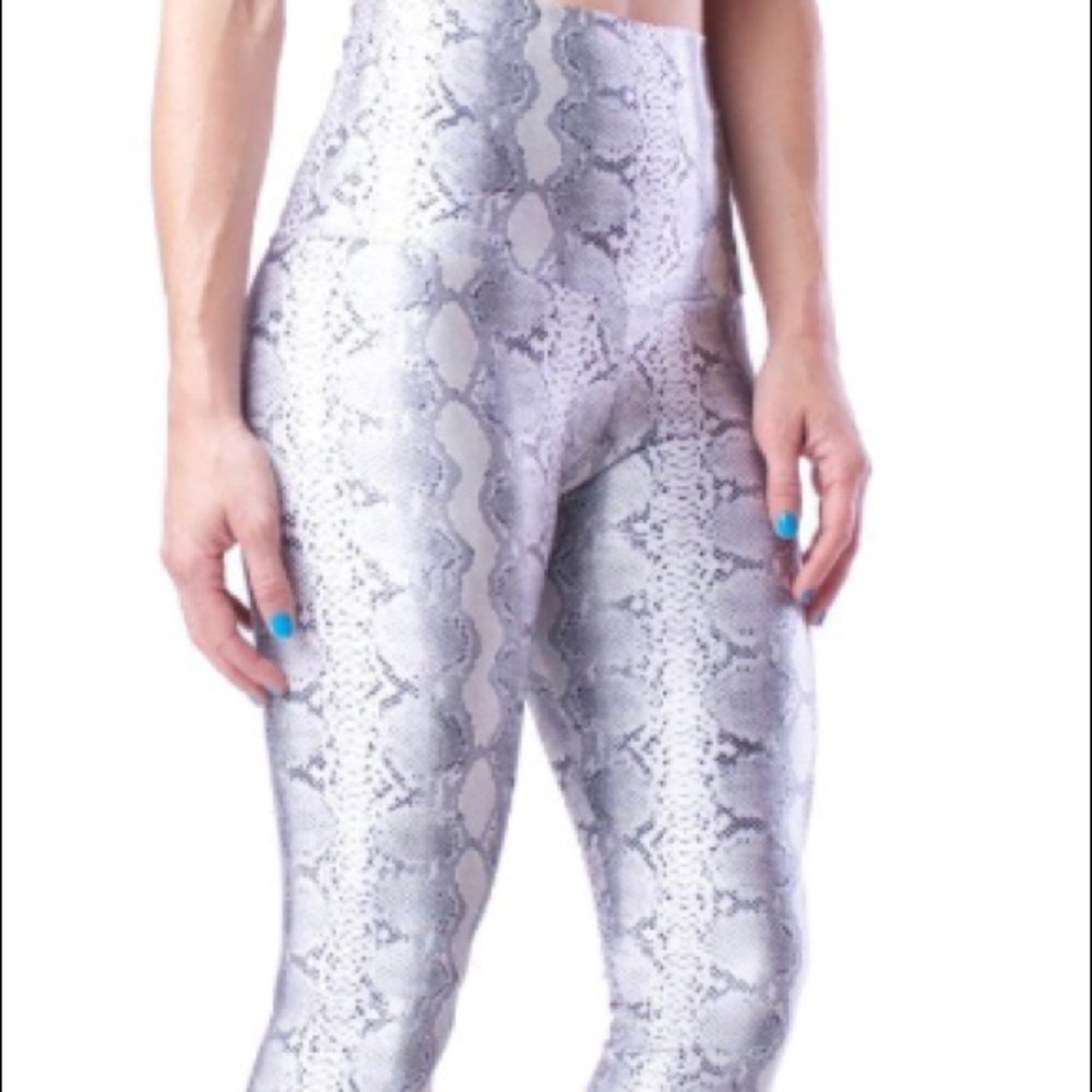 Emily Hsu White Python Capri Leggings, M